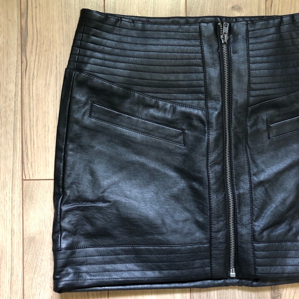Women’s Jack by BB Dakota Black Ribbed Mini Pencil Skirt size 2 - Picture 2 of 12